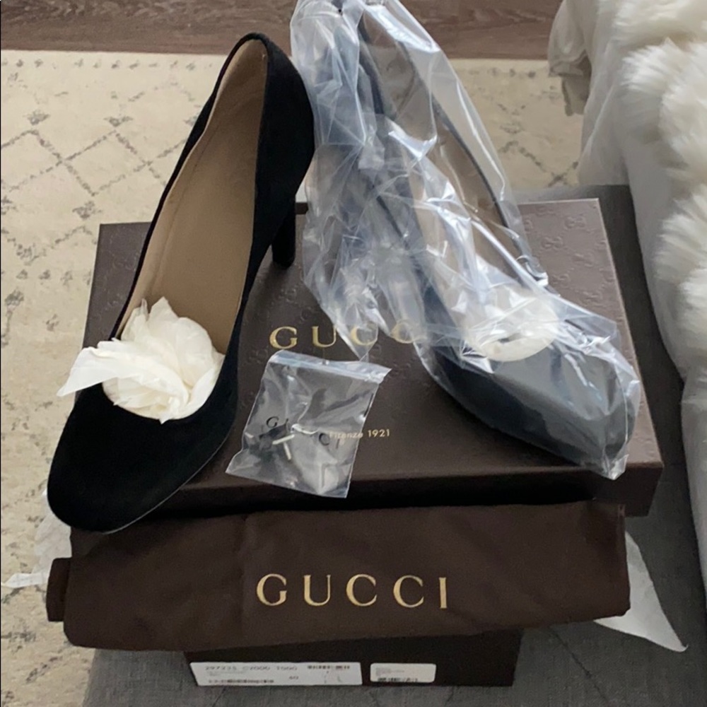 Gucci black suede pumps